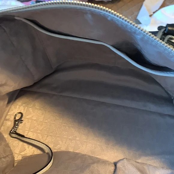 Michael Kors Hand Bag - Picture 11 of 14